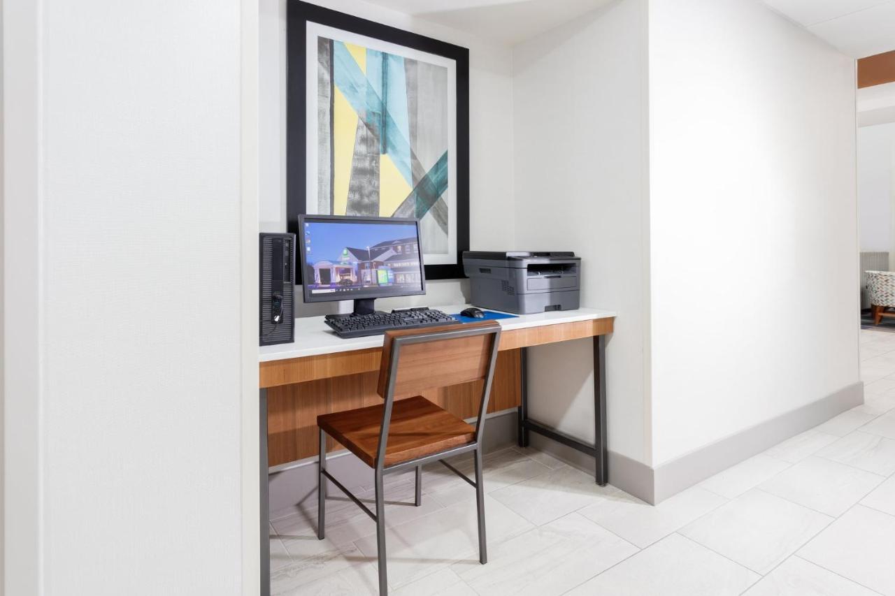 Holiday Inn Express & Suites Williamsburg By Ihg Exterior photo