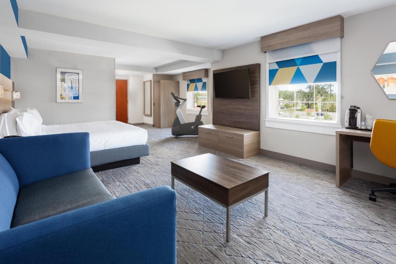 Holiday Inn Express & Suites Williamsburg By Ihg Exterior photo