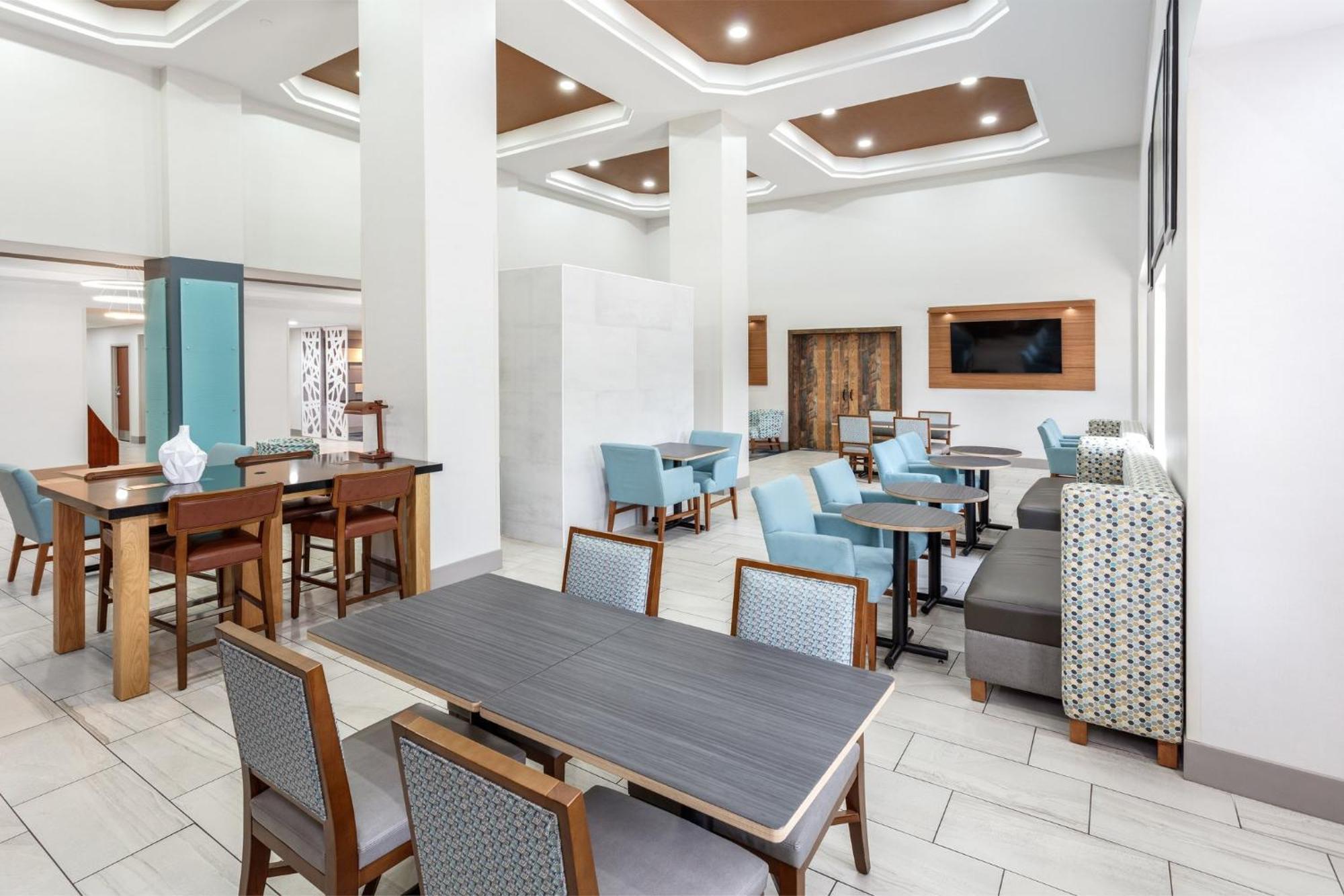 Holiday Inn Express & Suites Williamsburg By Ihg Exterior photo