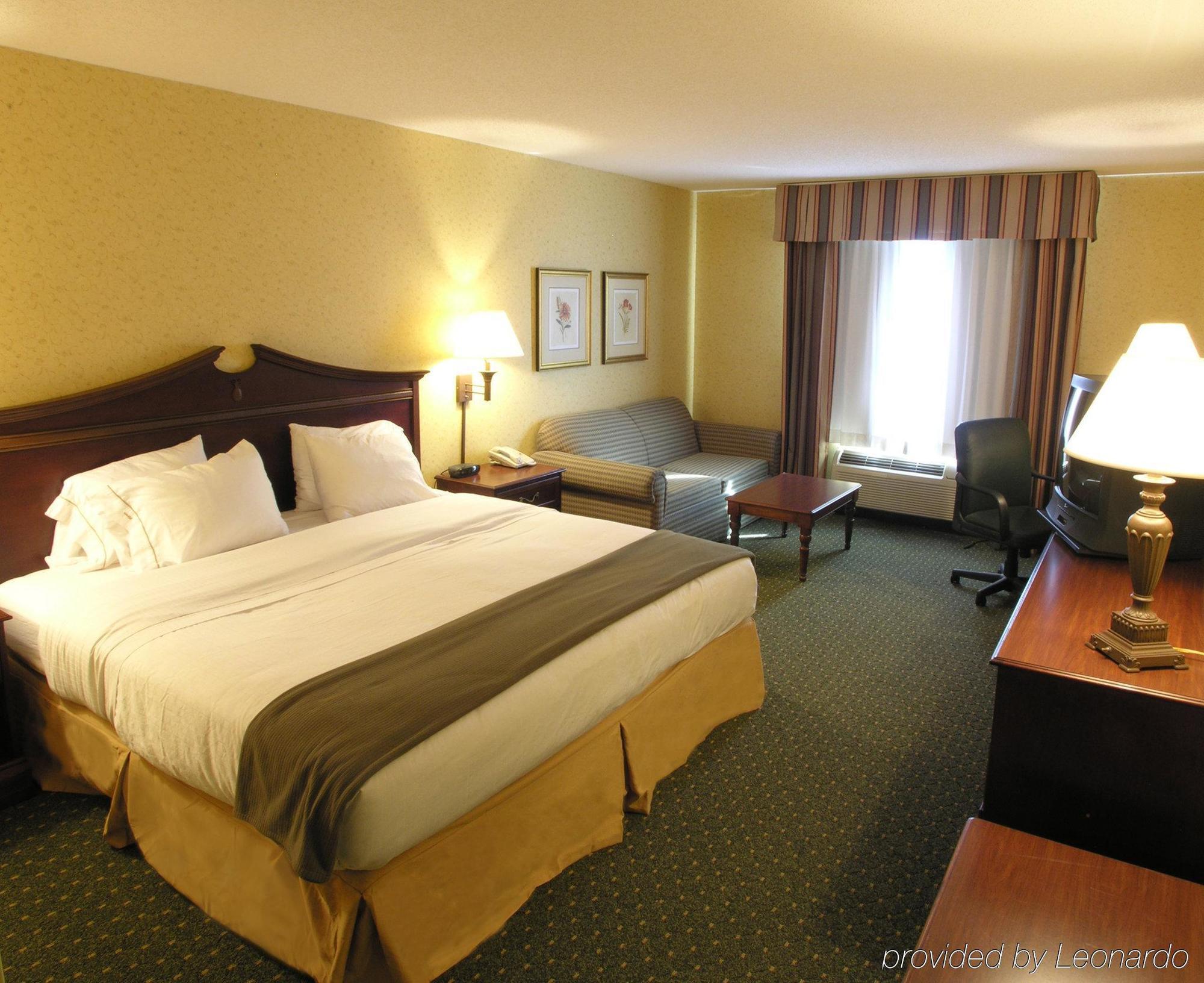 Holiday Inn Express & Suites Williamsburg By Ihg Room photo