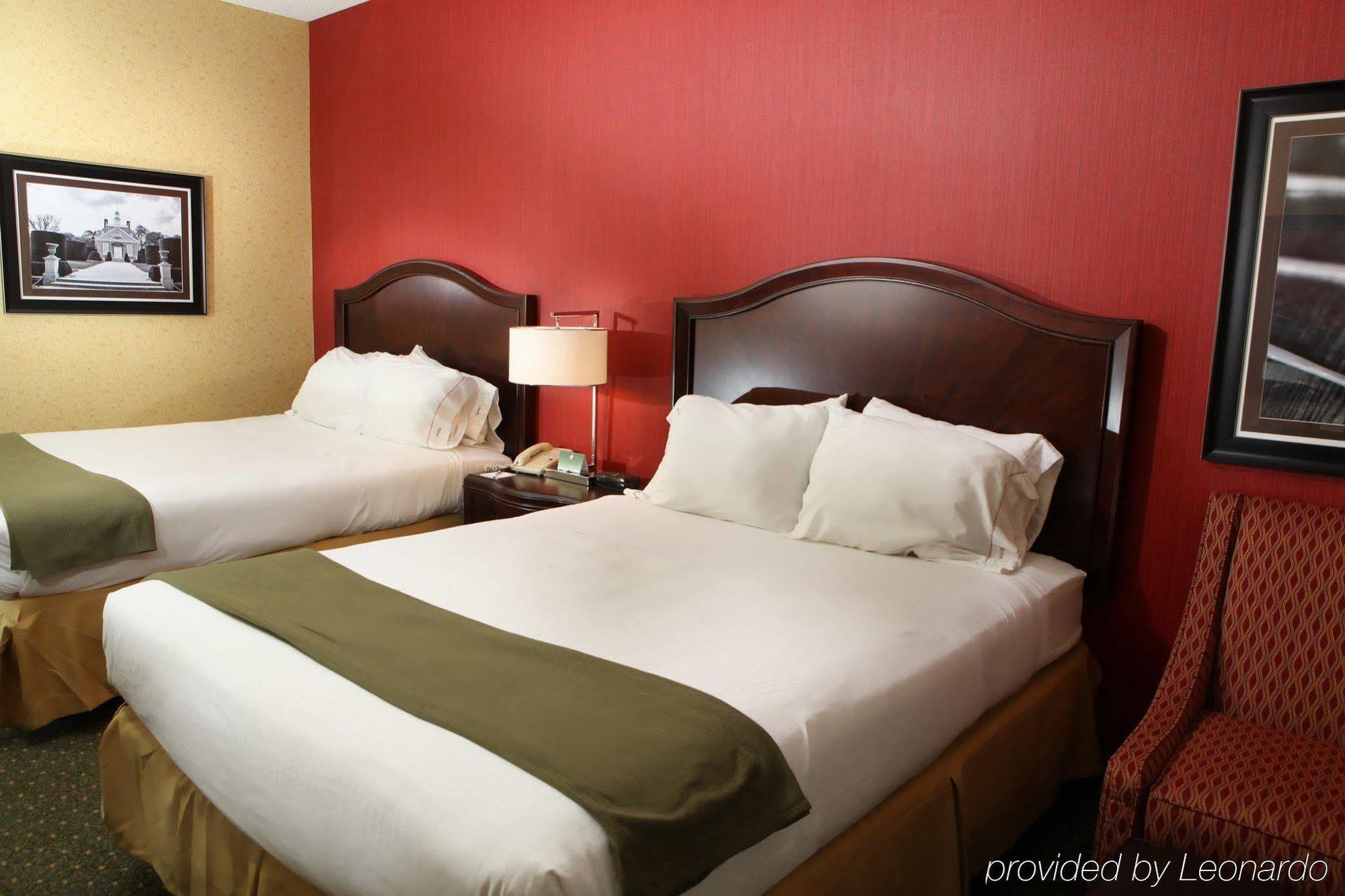 Holiday Inn Express & Suites Williamsburg By Ihg Exterior photo