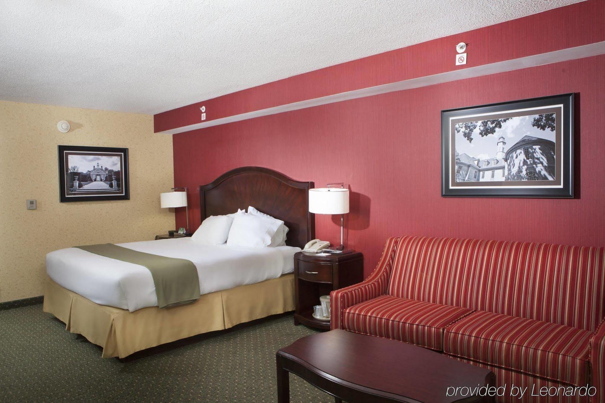 Holiday Inn Express & Suites Williamsburg By Ihg Exterior photo