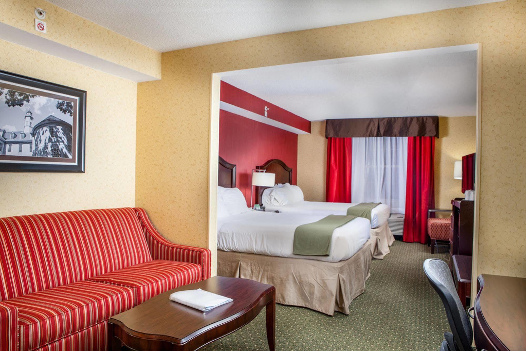 Holiday Inn Express & Suites Williamsburg By Ihg Exterior photo